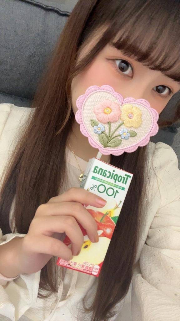Ami momoe's selfie